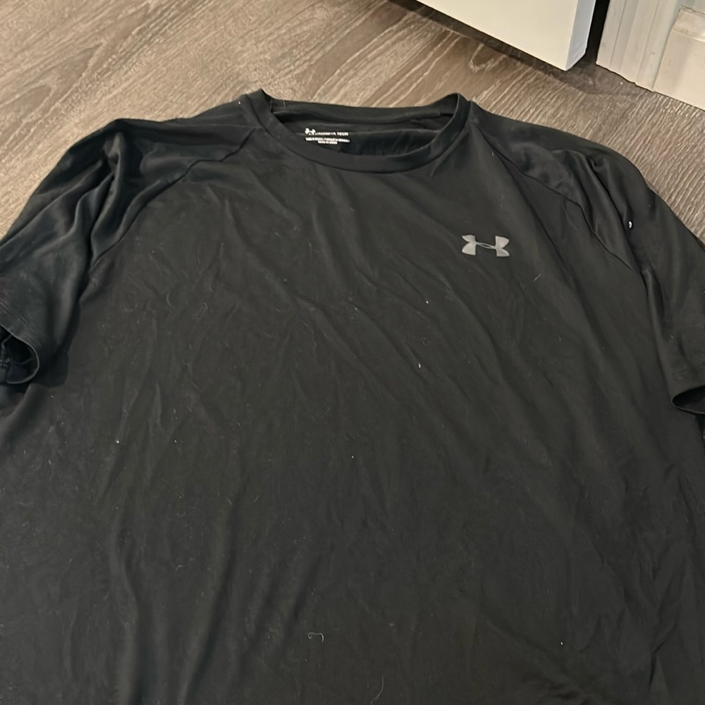 XXL Under Armor tech tee in black- like new